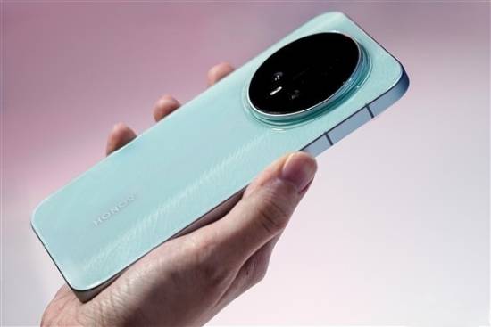 荣耀Magic8系列真机亮相！首批高通第五代骁龙8至尊版旗舰